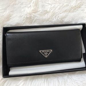 PRADA SAFFIANO BLACK WALLET